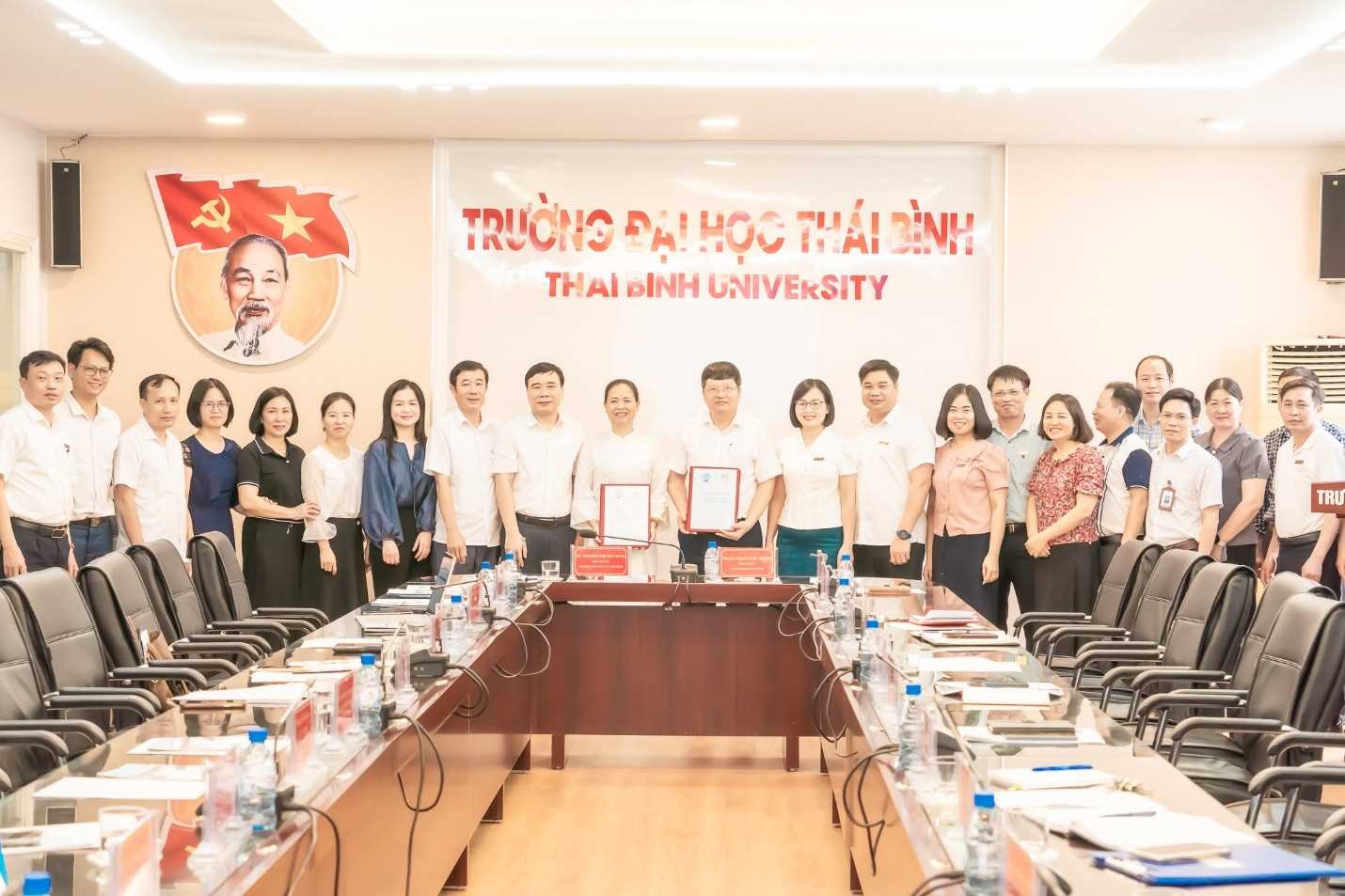 KÝ KẾT BIÊN BẢN GHI NHỚ HỢP TÁC VỚI TRƯỜNG CAO ĐẲNG Y TẾ THÁI BÌNH